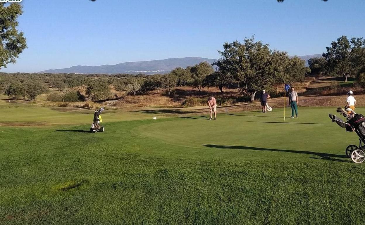 La Diputación de Cáceres destinará 15000 euros a la promoción del golf en Talayuela