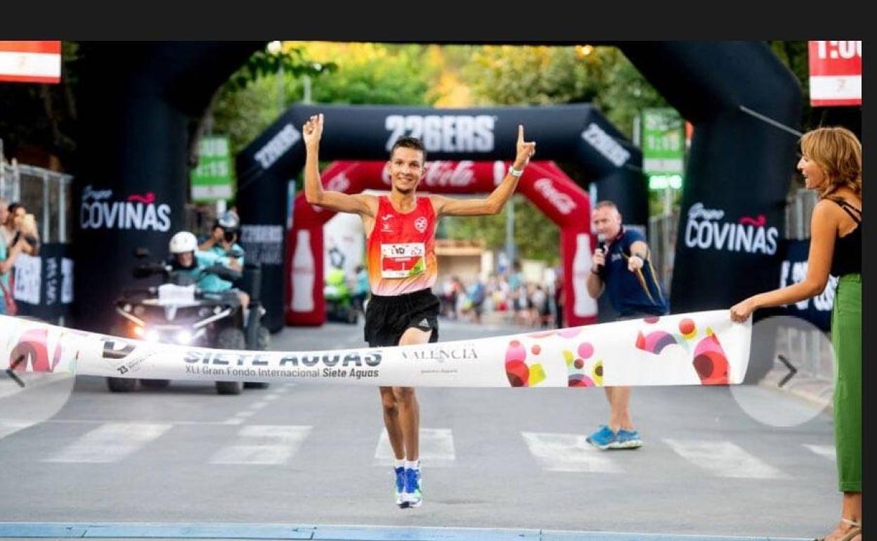 Benabbou vence una vez más en el Gran Fondo Internacional de Siete Aguas