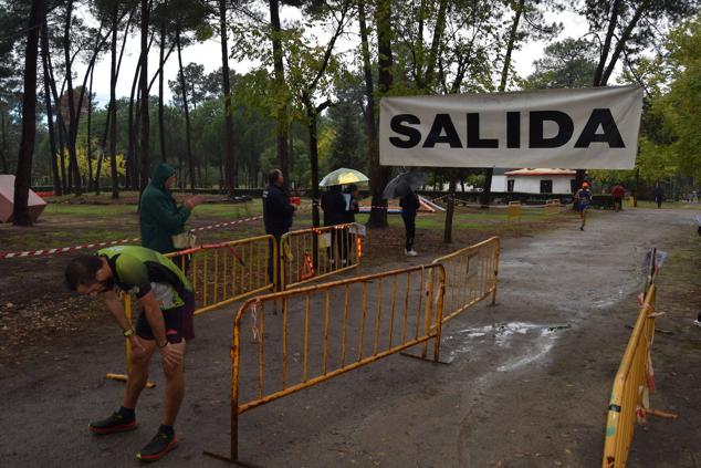 Fotos: Aned organiza la primera edición de la carrera popular 'Pinar de Talayuela'