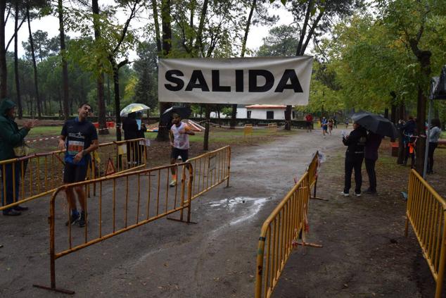 Fotos: Aned organiza la primera edición de la carrera popular 'Pinar de Talayuela'