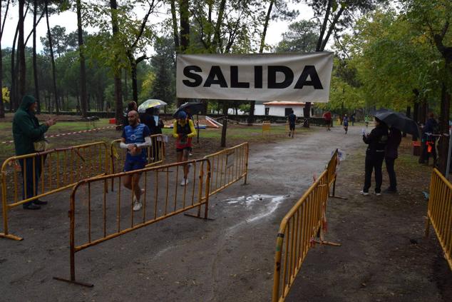 Fotos: Aned organiza la primera edición de la carrera popular 'Pinar de Talayuela'