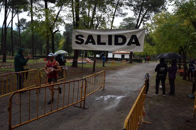 Fotos: Aned organiza la primera edición de la carrera popular 'Pinar de Talayuela'