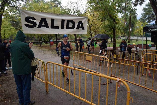 Fotos: Aned organiza la primera edición de la carrera popular 'Pinar de Talayuela'