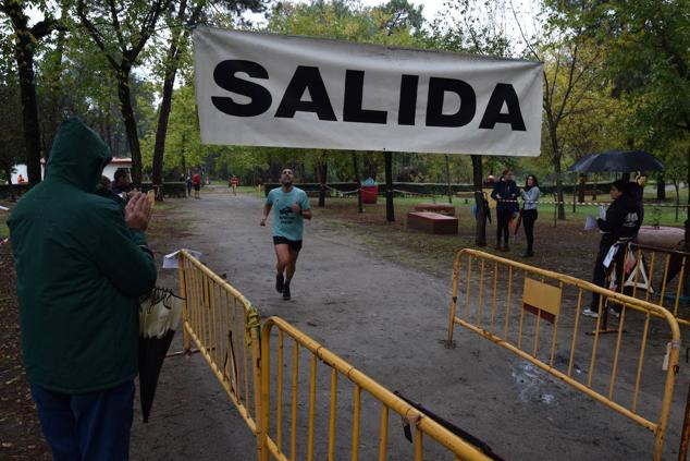 Fotos: Aned organiza la primera edición de la carrera popular 'Pinar de Talayuela'