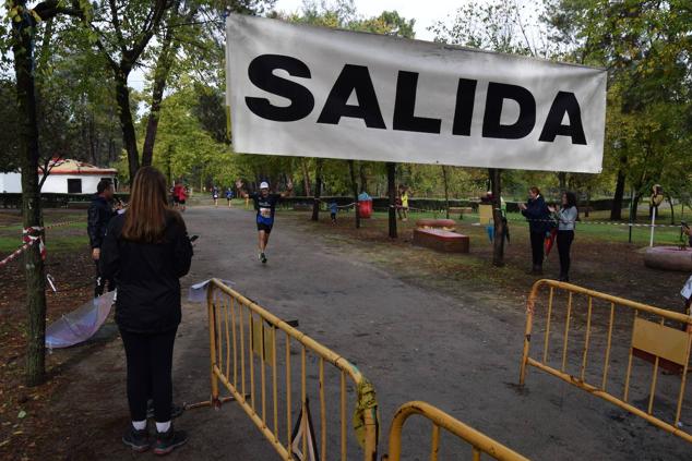 Fotos: Aned organiza la primera edición de la carrera popular 'Pinar de Talayuela'