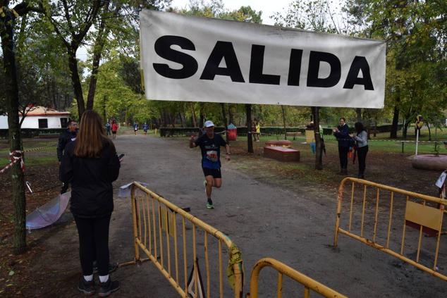 Fotos: Aned organiza la primera edición de la carrera popular 'Pinar de Talayuela'