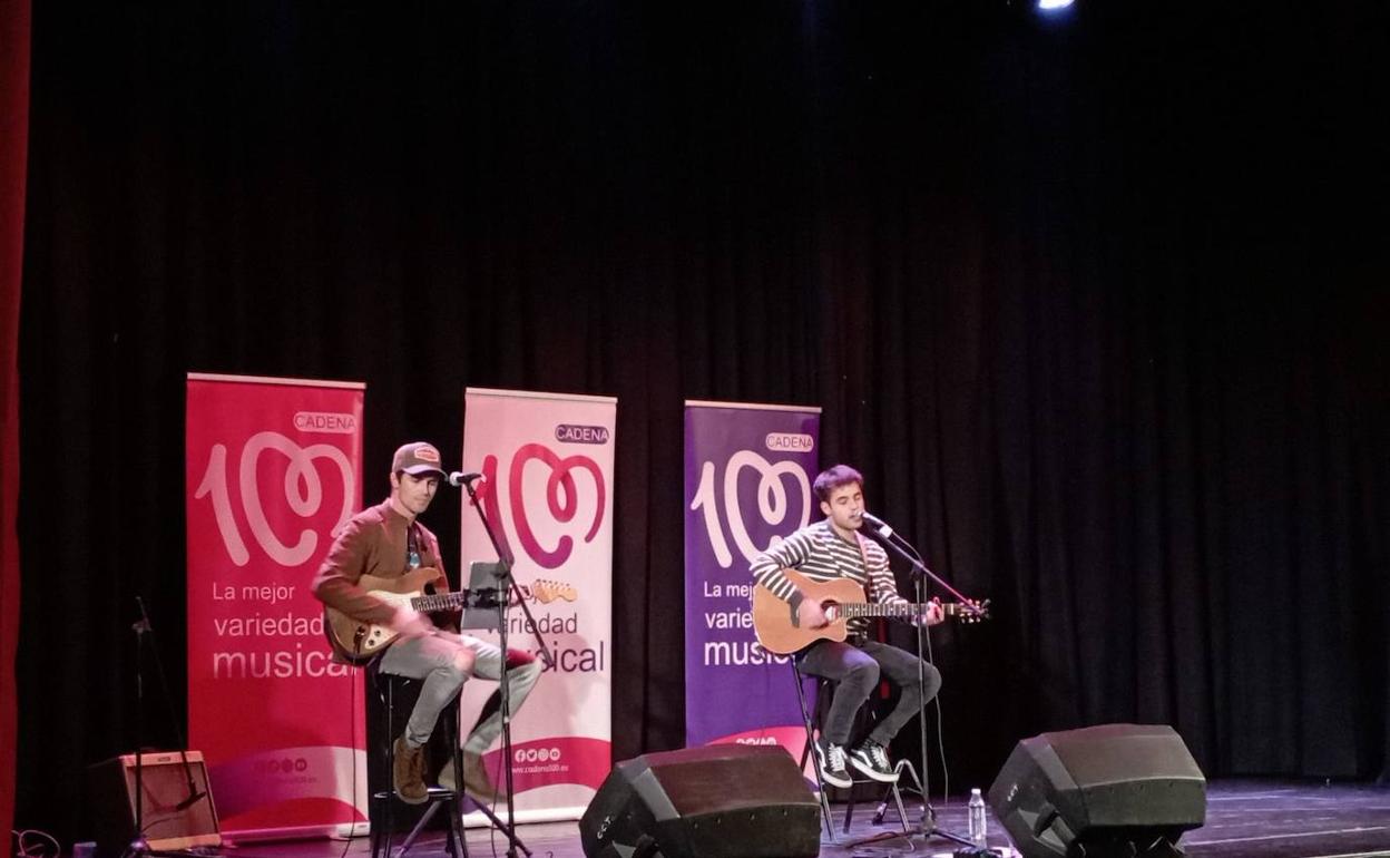 Depol, la nueva promesa del pop, actúa en Talayuela