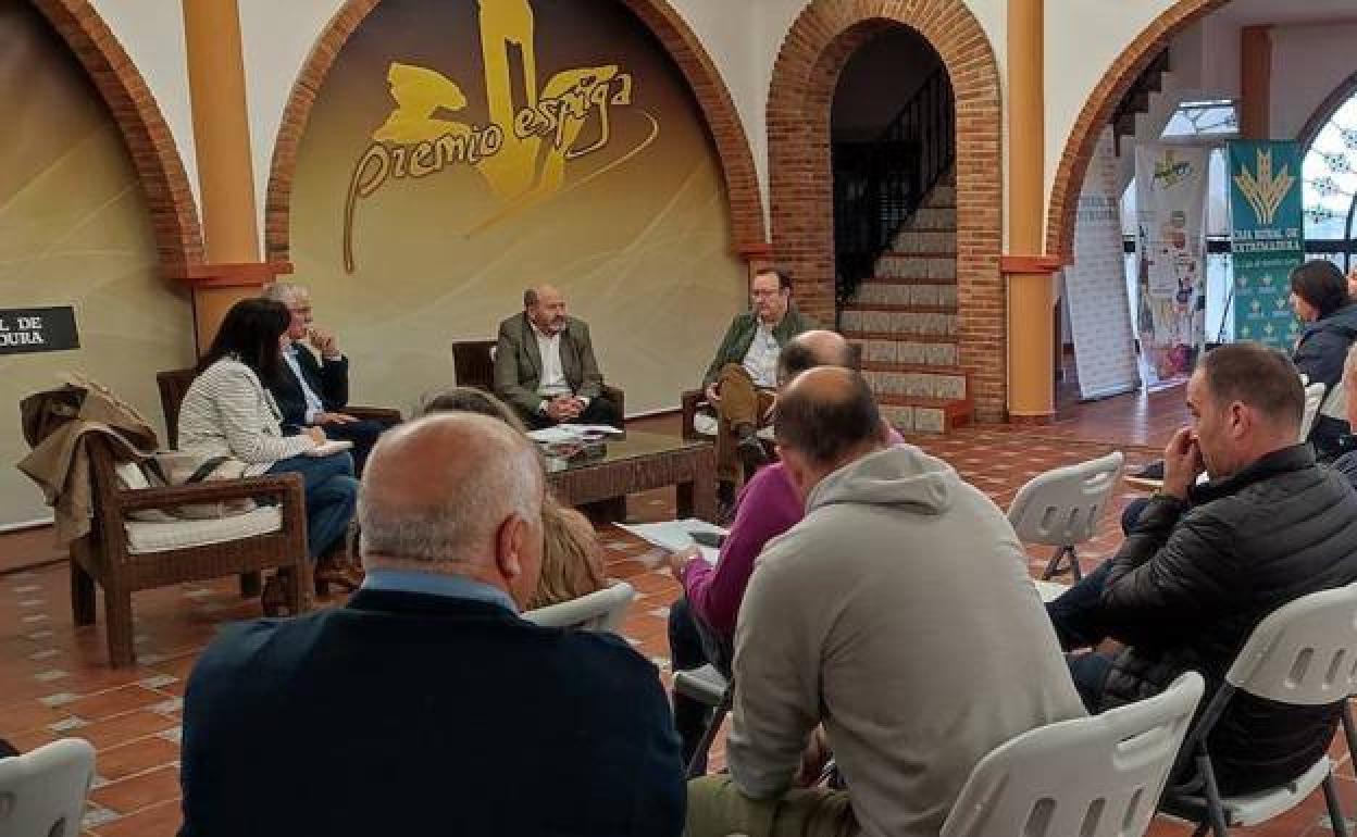 En la reunión se hablado que la plantación tendría entre 10 y 20 hectáreas de extensión.