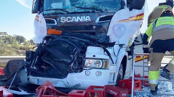 Dos muertos por la colisión de dos camiones en la EX-A1 cerca de Majadas de Tiétar