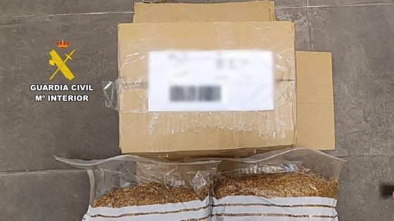 Tres personas detenidas y una investigada por su supuesta implicación en robos en explotaciones agrícolas y venta ilegal de tabaco