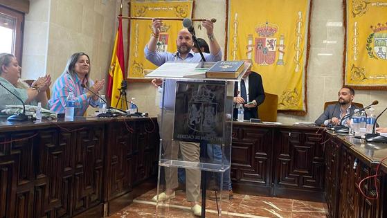 Roberto Baños, investido alcalde de Talayuela