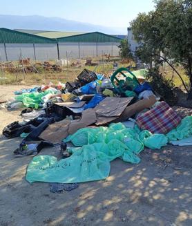 Imagen secundaria 2 - Montones en los que se mezclan los distintos enseres.