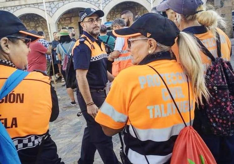 Imagen principal - El grupo de Protección Civil de Talayuela se une a las labores de búsqueda de Rafael en Plasenzuela