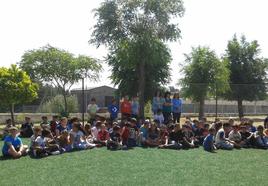 Escolares y docentes del colegio Gonzalo Encabo