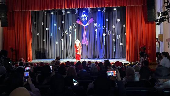 Santa Claus visita a los alumnos del Gonzalo Encabo