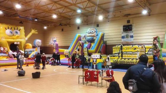 Navilandia transforma el pabellón municipal