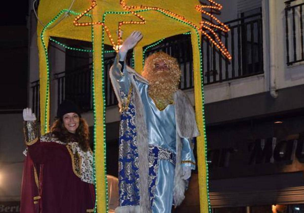 Los Reyes a su paso por el casco urbano de Talayuela