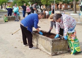 Vecinos en plena faena