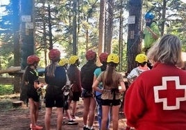 Actividades en el campamento de Cruz Roja