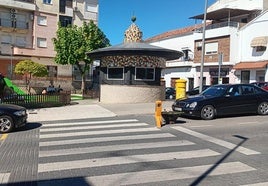 Paso de peatones frente a quiosco de Juanjo
