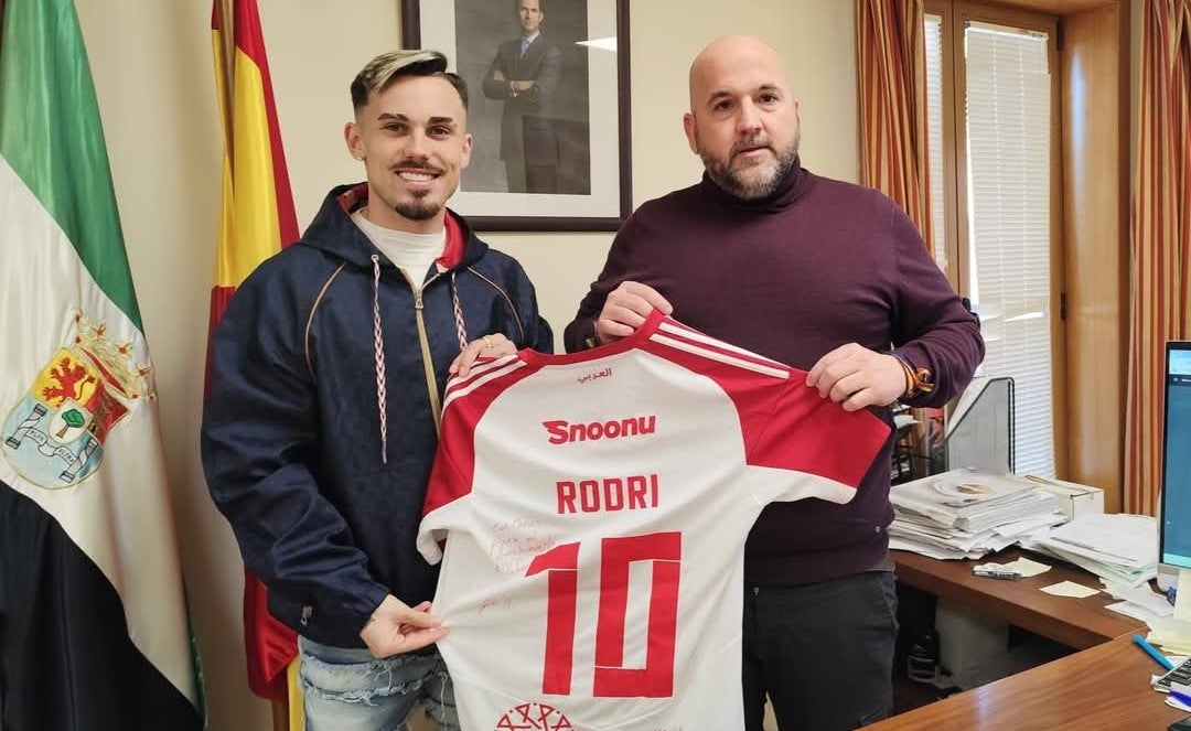 Rodri Sámchez con el alcalde, Roberto Baños