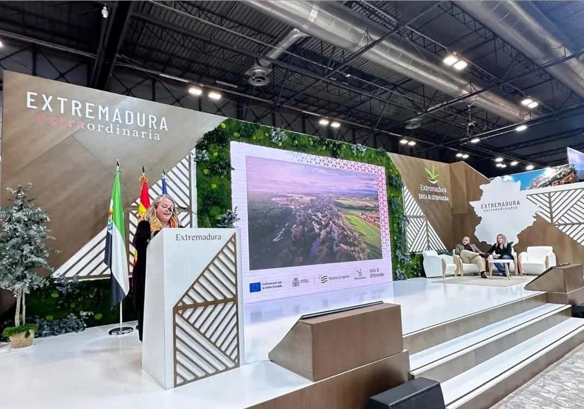 Presentación de Talayuela en el stand de la Junta de Extremadura en la FITUR