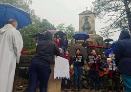 La romería de Barquilla se impone a la lluvia