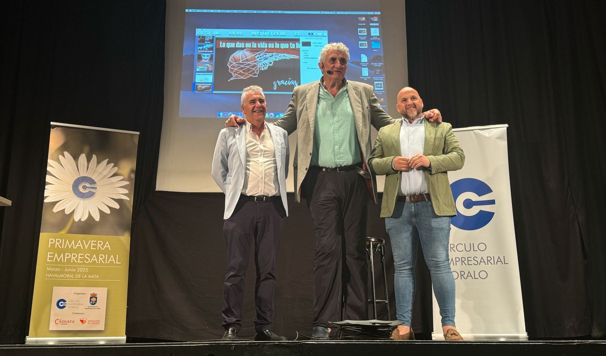 Fernando Romay destaca entre Ramón Barbado y Roberto Baños