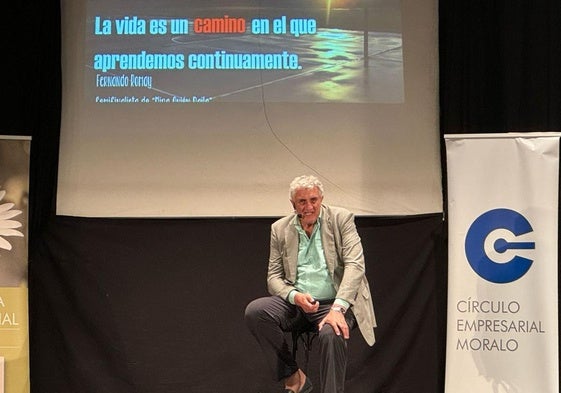 Fernando Romay anima a «buscar tu diferencia para no ser igual a todos»