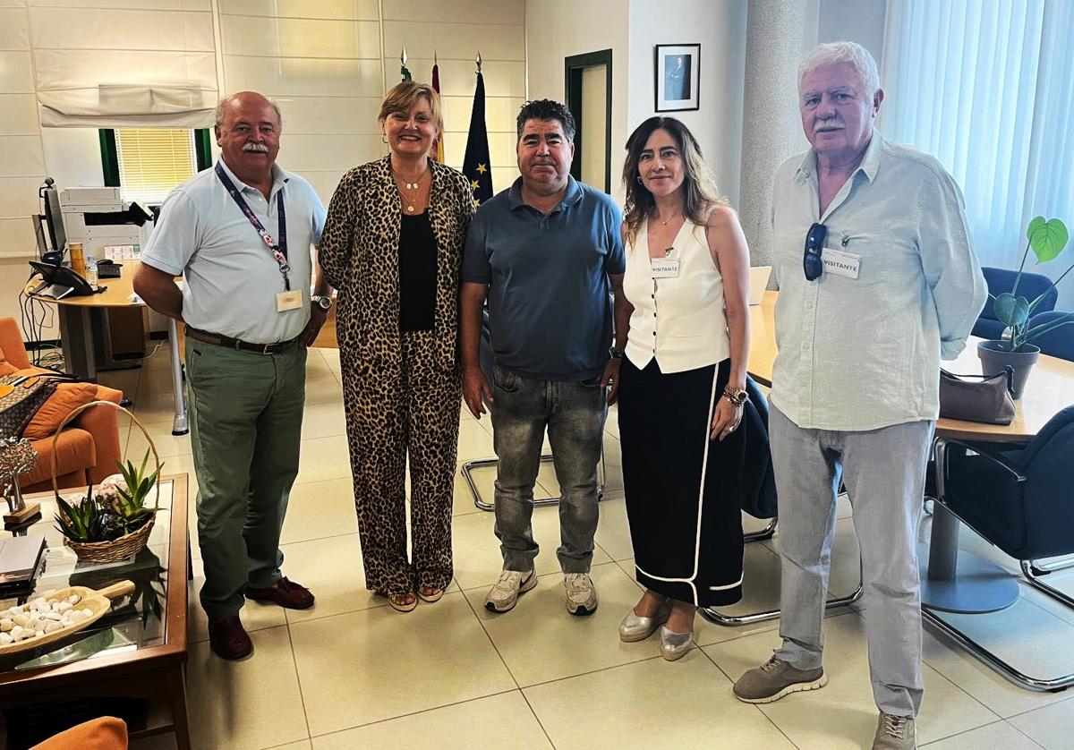 El alcalde, Fermín Encabo, y el presidente de Cetarsa, Juan Andrés Tovar, en Mérida