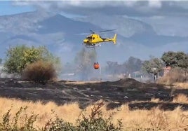Un incendio crece rápidamente en la zona del centro de salud