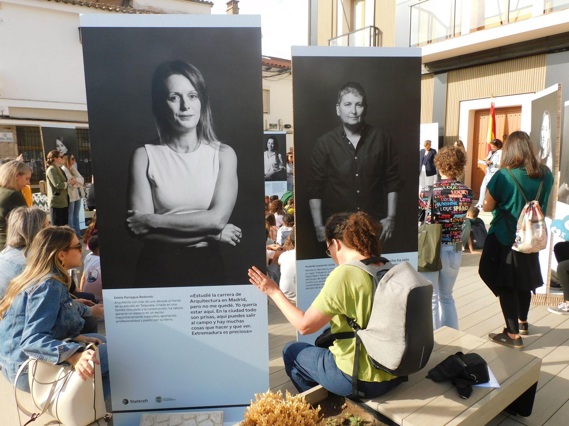 Ocho vecinas protagonizan la muestra 'Mujeres de Talayuela'