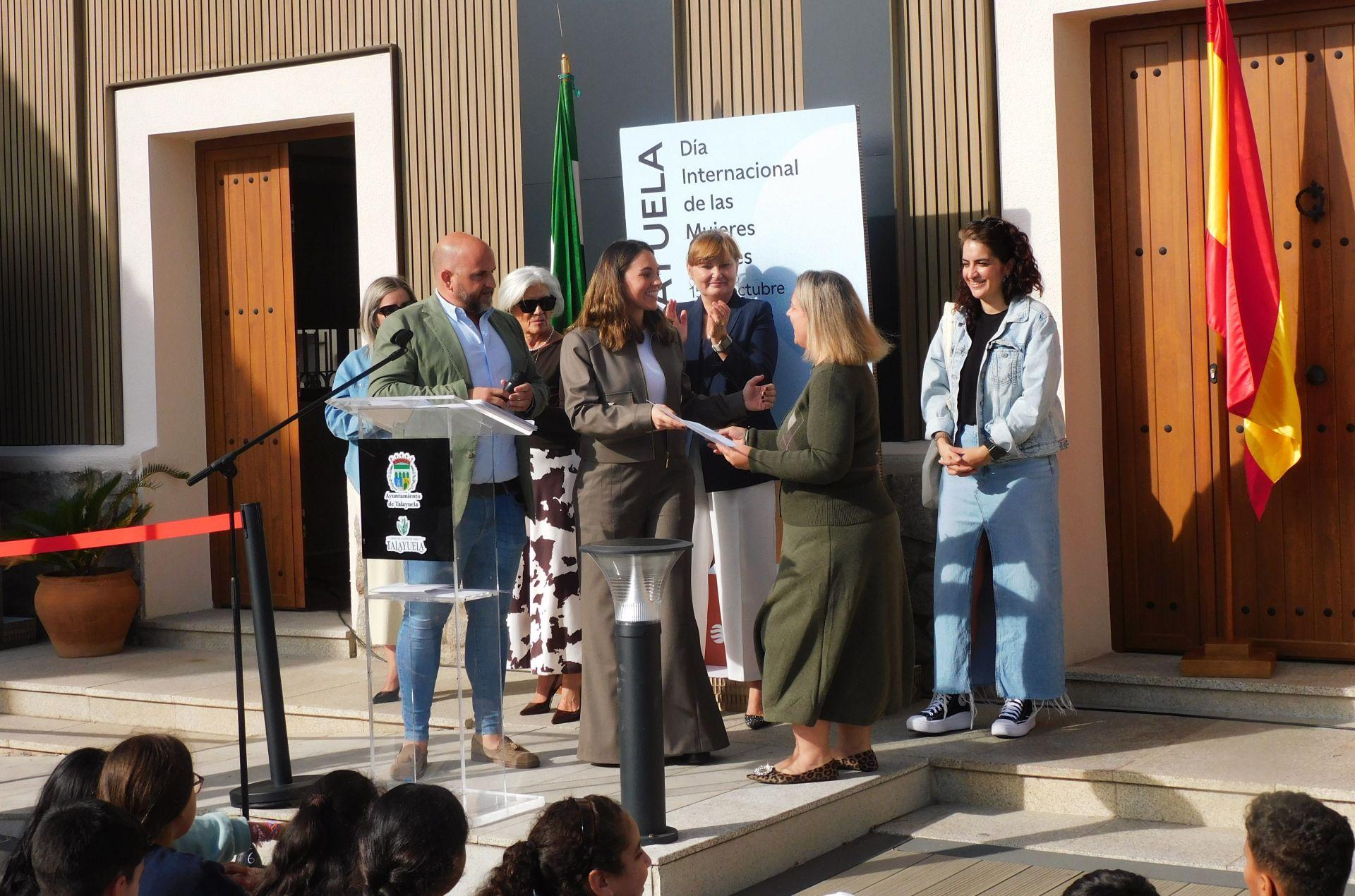 Ocho vecinas protagonizan la muestra &#039;Mujeres de Talayuela&#039;