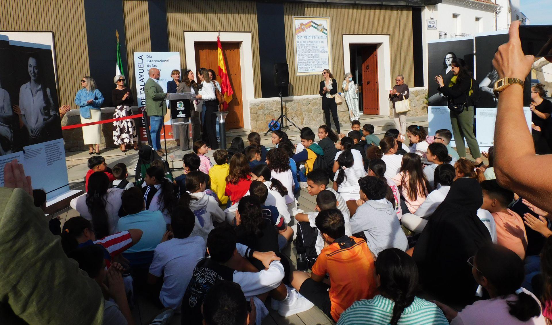 Ocho vecinas protagonizan la muestra 'Mujeres de Talayuela'