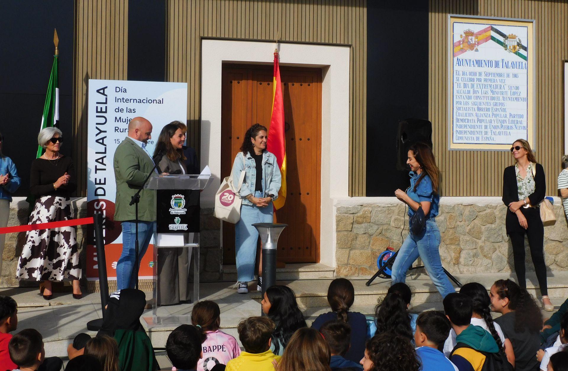 Ocho vecinas protagonizan la muestra 'Mujeres de Talayuela'