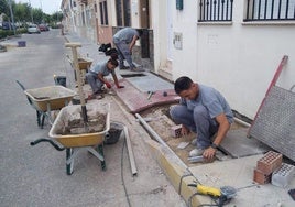 El curso formará a desempleados como Auxiliares de Acabados Rígidos y Fábricas de Albañilería.