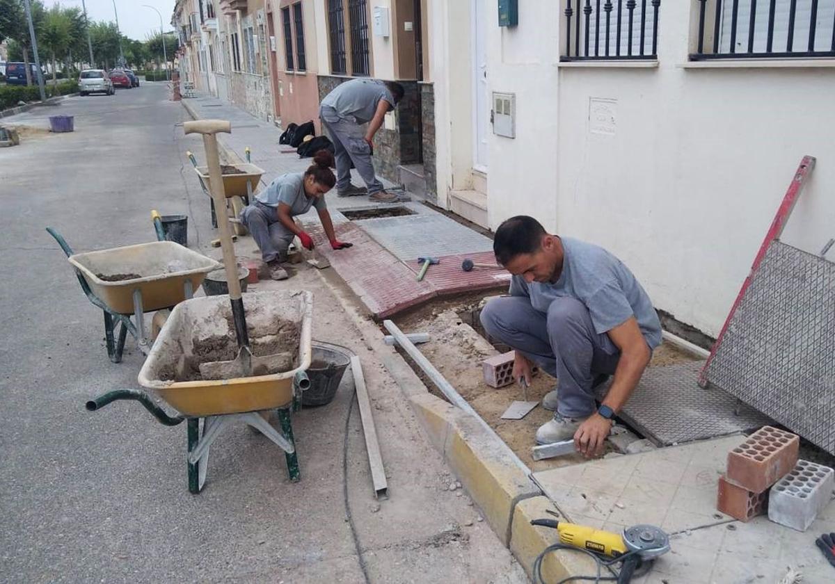 El curso formará a desempleados como Auxiliares de Acabados Rígidos y Fábricas de Albañilería.