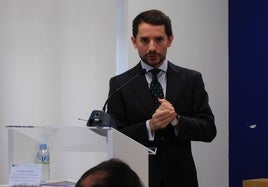 Javier Serrano durante la presentación del informe en Cáceres