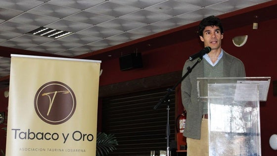 El torero Pablo Aguado recibe el premio Tabaquera de Oro en Losar de la Vera