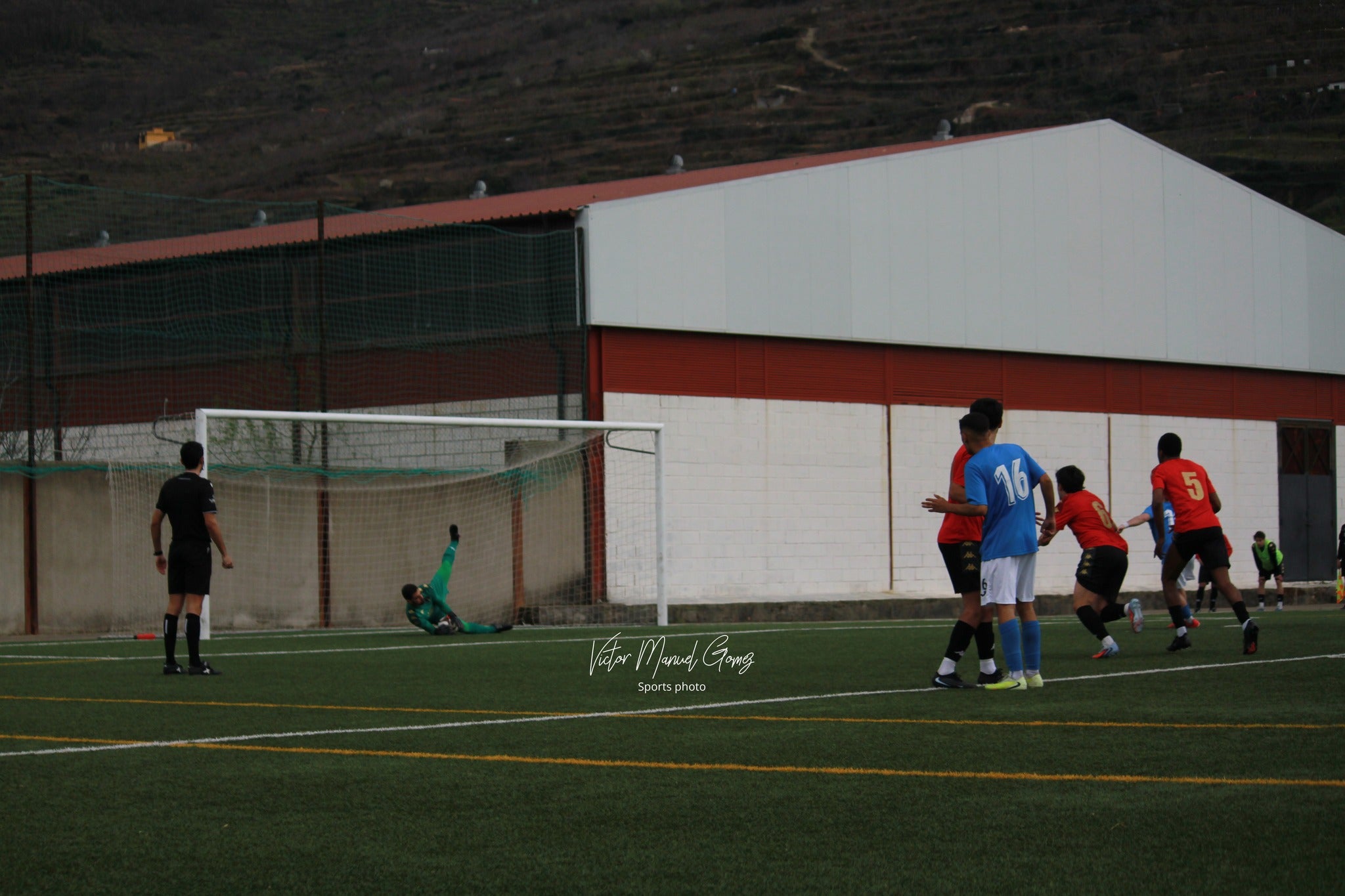 Primer penalti desperdiciado por los talayuelanos