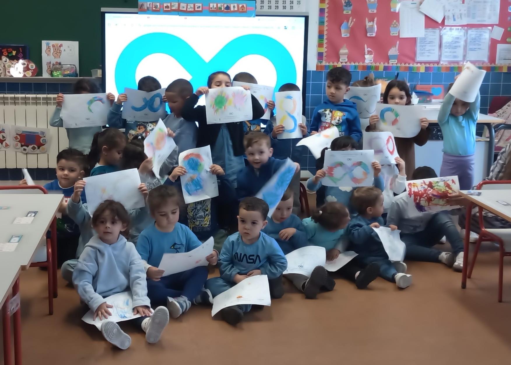 Marea azul en el colegio Juan Güell