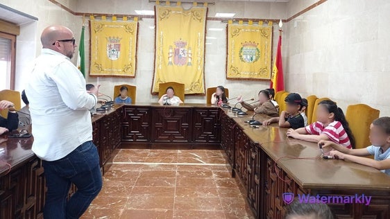 Alumnos del colegio Juan Güell visitan el Ayuntamiento