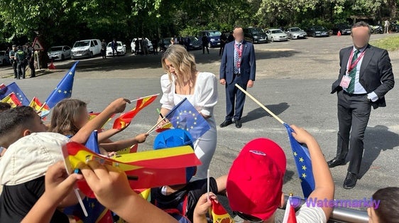 Los dos colegios locales estuvieron en Cuacos de Yuste con motivo de la visita del Rey Felipe