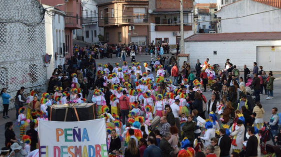 Las peñas, vaquilla y música, protagonistas del día grande de las fiestas
