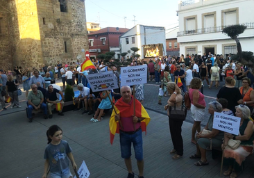 Talayuela apoya a Ceuta con una multitudinaria concentración