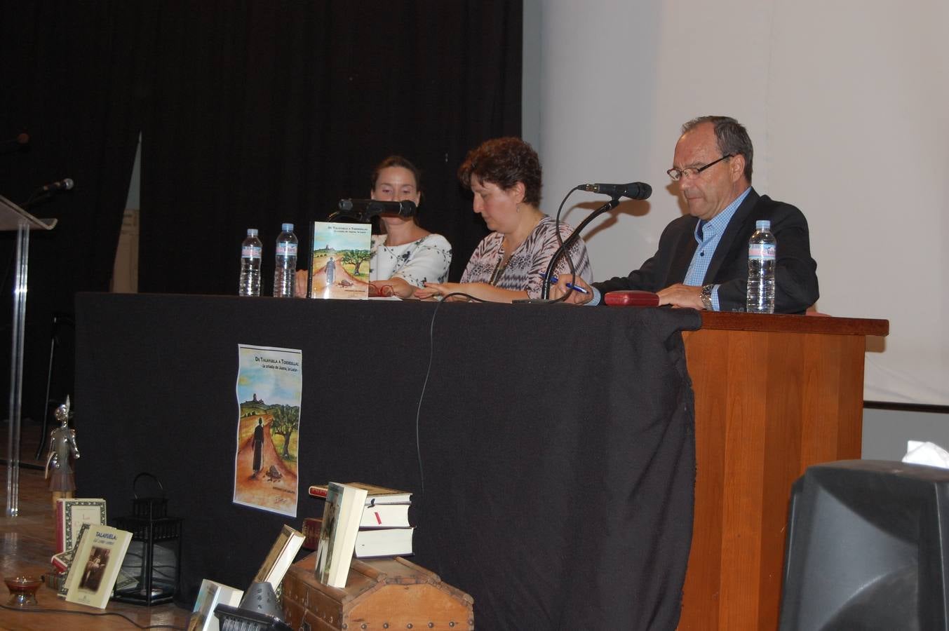 Antonio Luis Galán durante la presentación de su último libro en Talayuela 