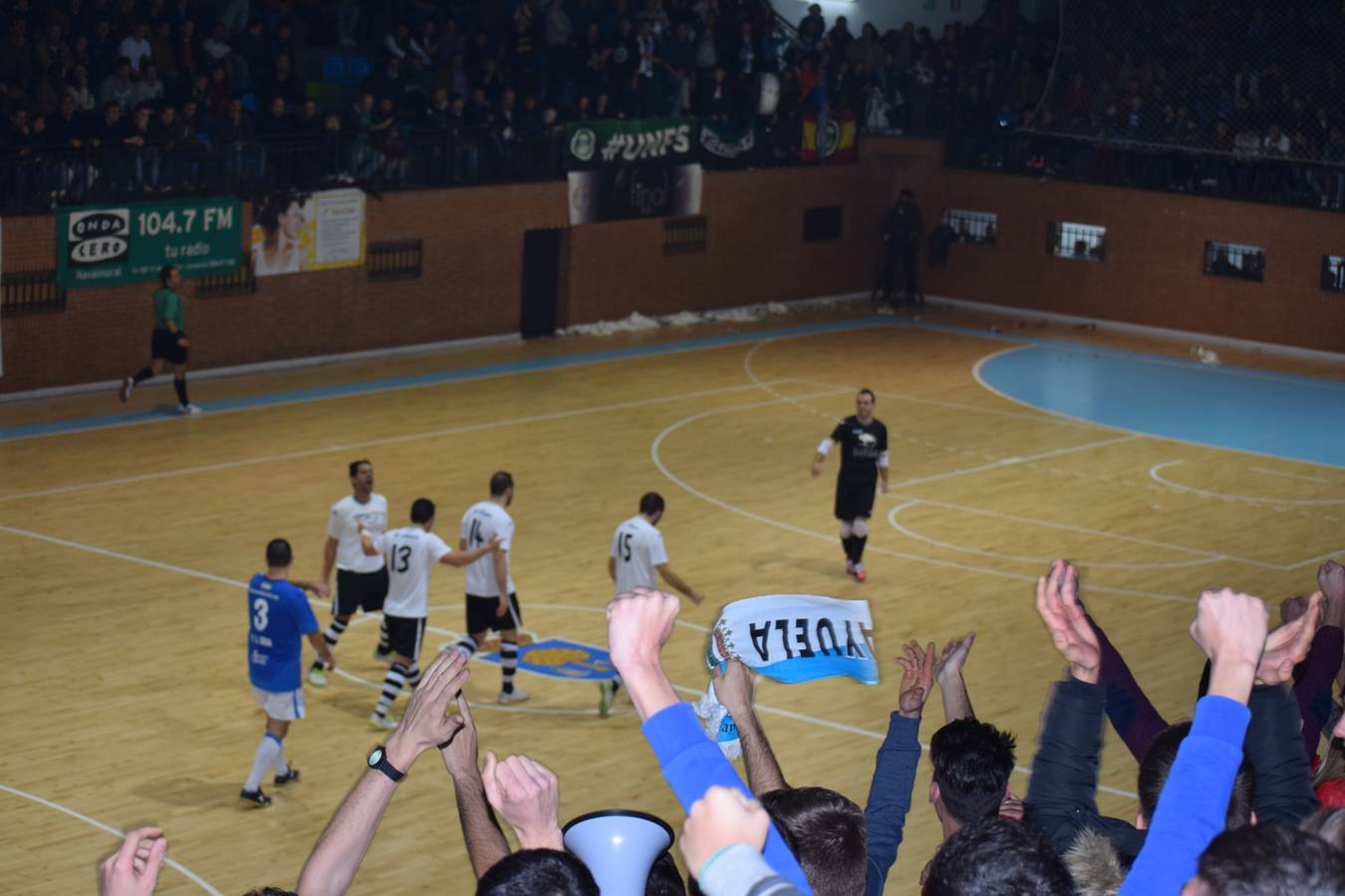 Numeros seguidores del equipo talayuelano se desplazaron hasta Navalmoral para animar a Buhersa 