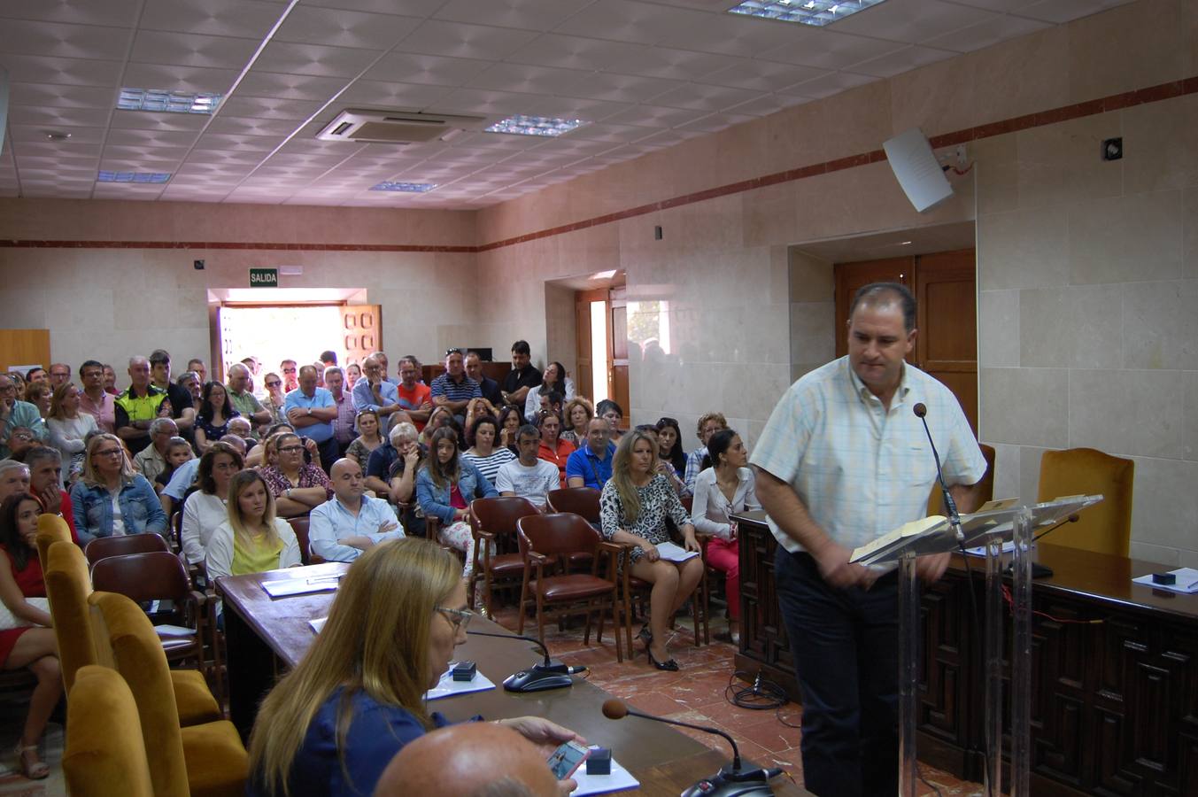 Imagen de Zacarías Serradilla en el momento del juramento de su cargo  