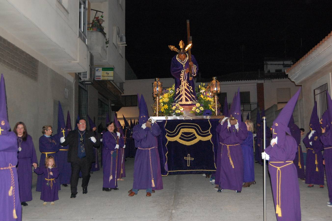 El DOE publica los horarios de cierre de los establecimientos públicos en estas fiestas de Semana Santa