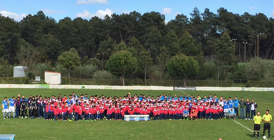 La Escuela de Fútbol de Talayuela realiza su foto de familia